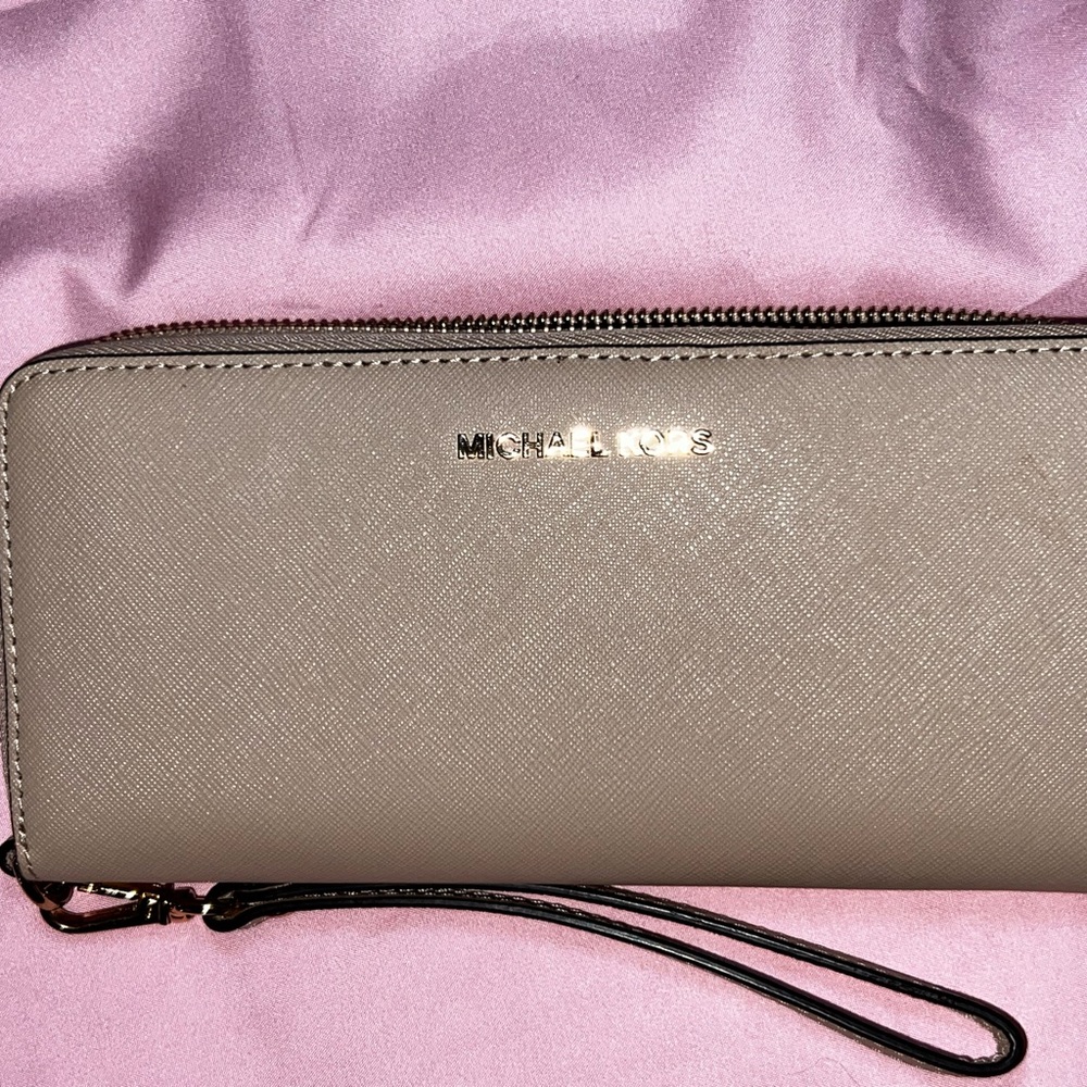 Wristlet Wallet With Multiple Card Holders And Po… - image 2